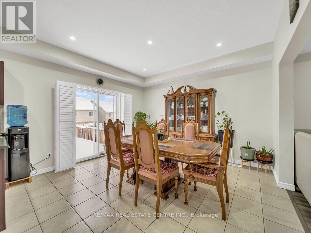 193 Summit Ridge Drive, Guelph (Grange Road), Ontario  N1E 0M1 - Photo 16 - X12899864