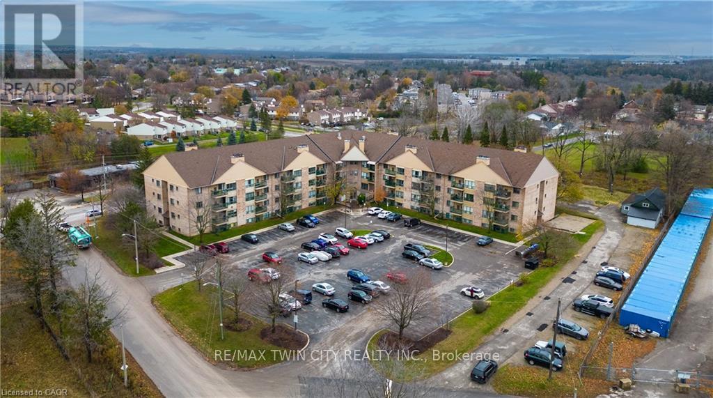 318 - 15 Hofstetter Avenue, Kitchener, Ontario  N2A 3Z7 - Photo 2 - X12899928