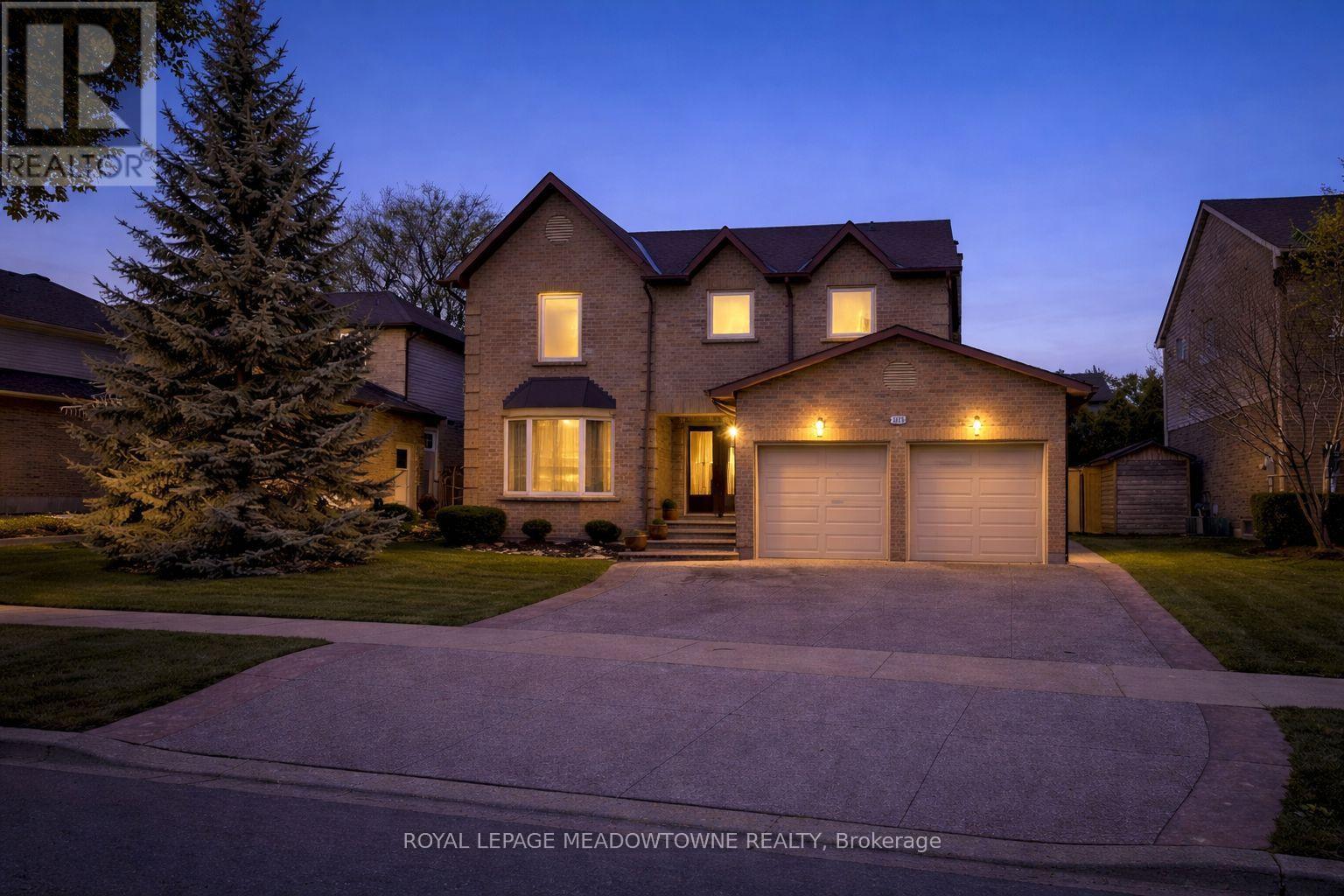 3215 Pinemeadow Drive, Burlington (Headon), Ontario  L7M 2N6 - Photo 2 - W12899048