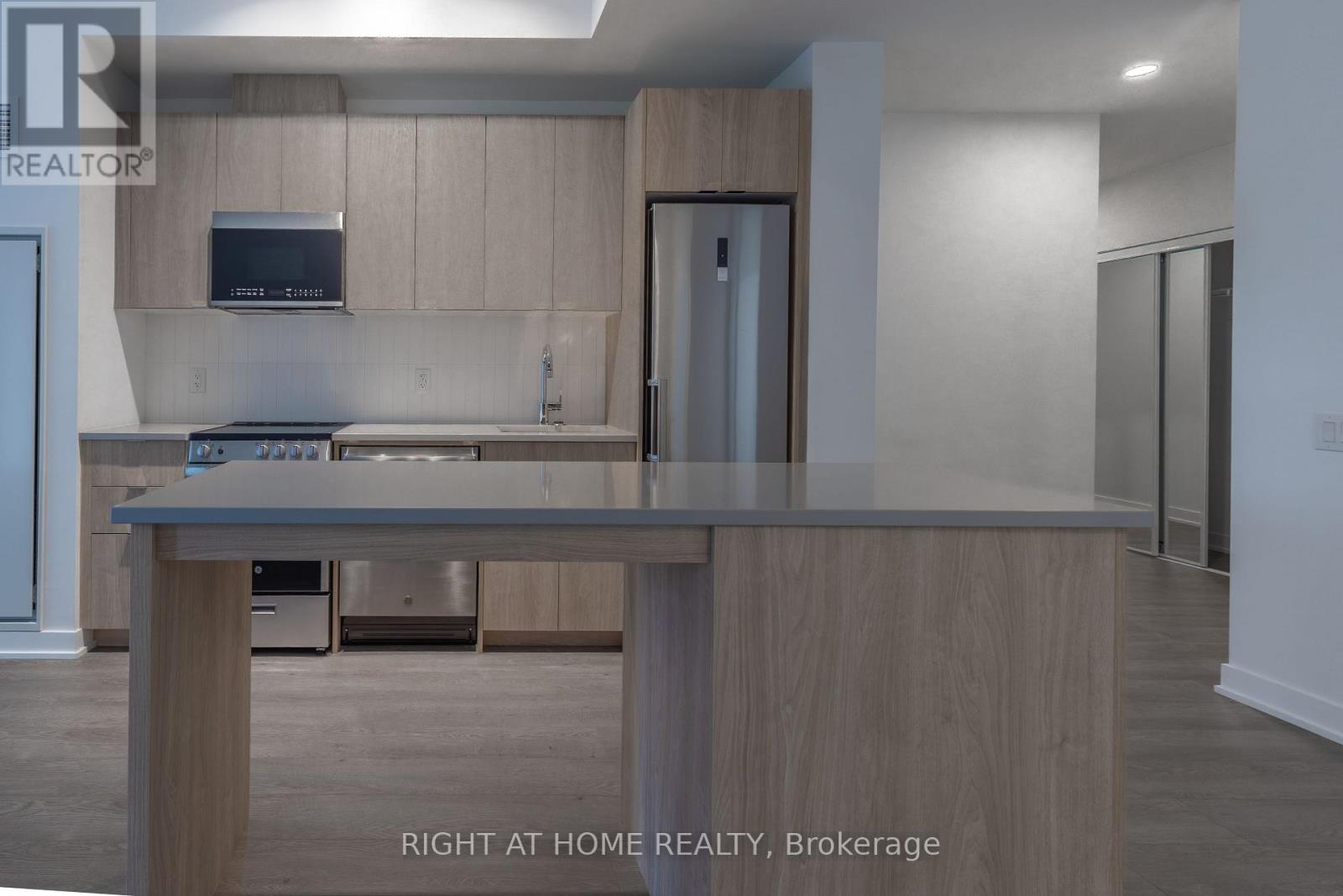 402 - 1660 Bloor Street W, Toronto, Ontario  M6P 0C6 - Photo 11 - W12891572