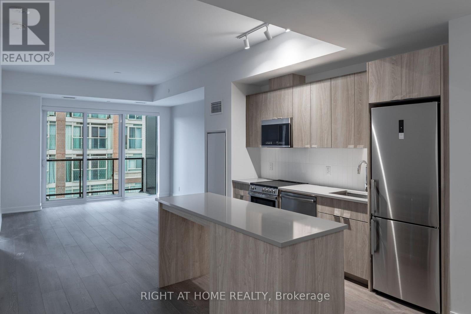 402 - 1660 Bloor Street W, Toronto, Ontario  M6P 0C6 - Photo 18 - W12891572