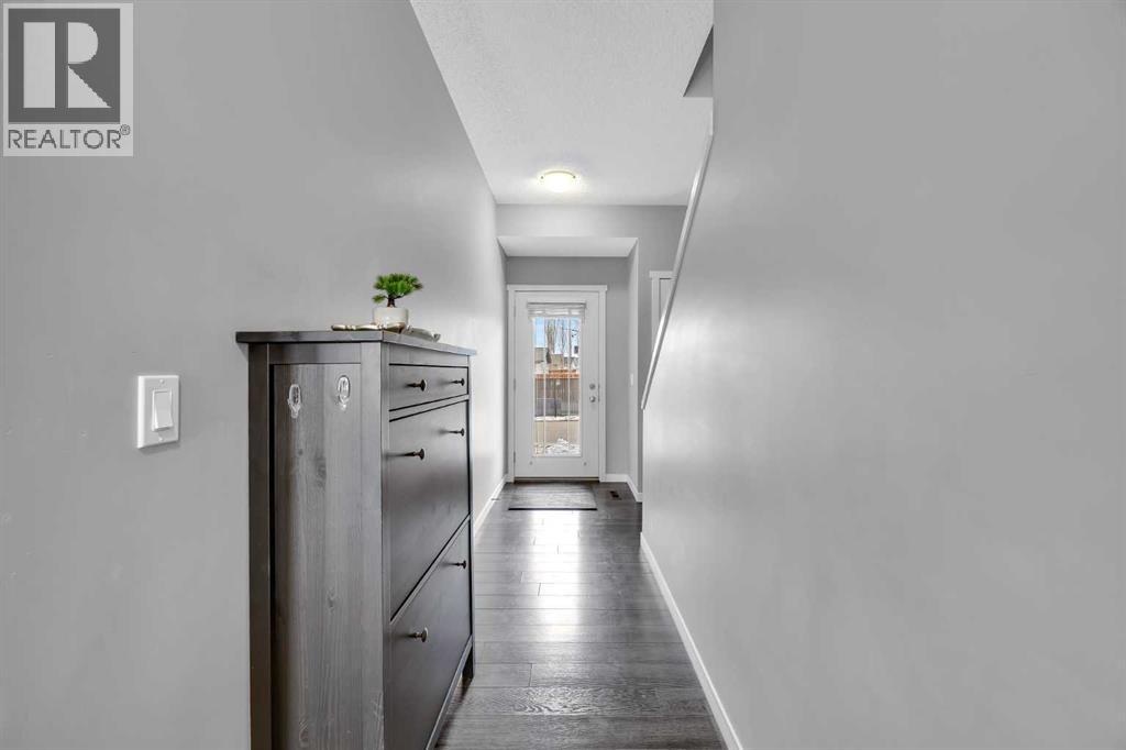 15 Copperpond Landing Se, Calgary, Alberta  T2Z 1G6 - Photo 5 - A2288713