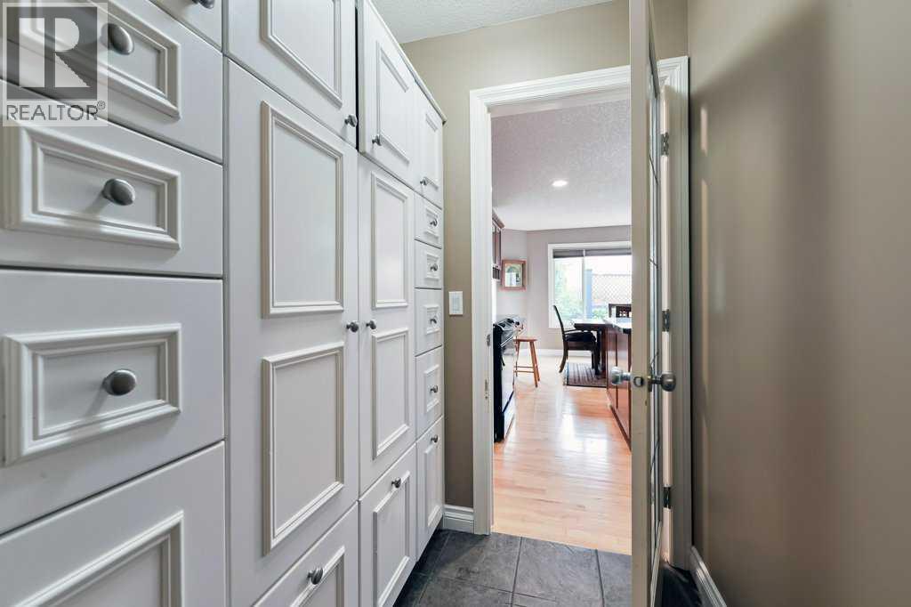 6 Royal Birkdale Court NW, Calgary, Alberta  T3G 5R5 - Photo 9 - A2291181