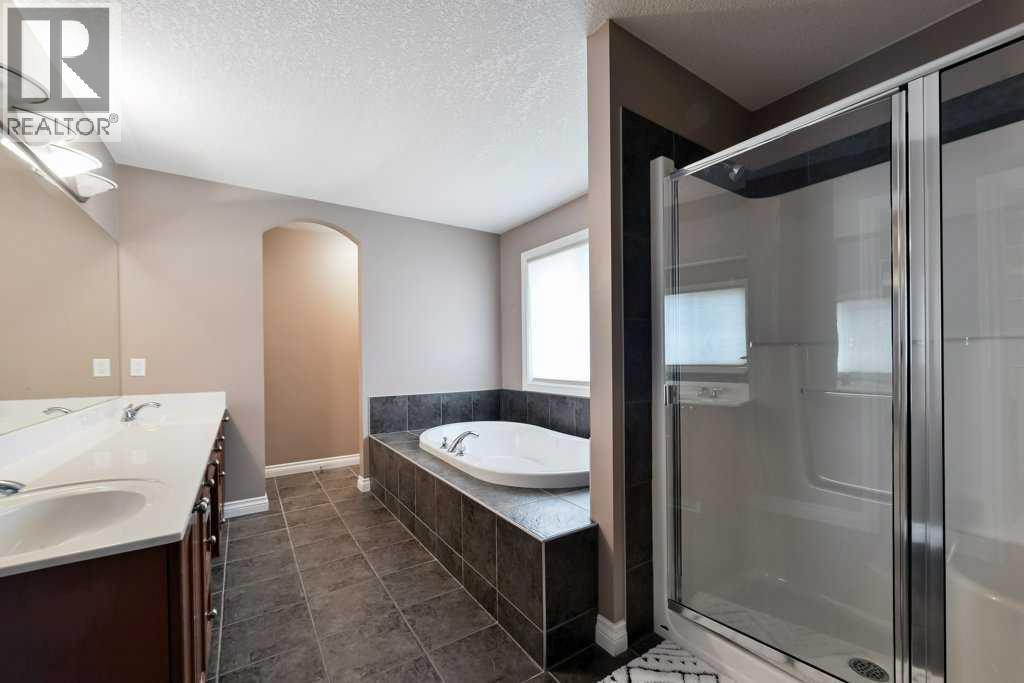 6 Royal Birkdale Court NW, Calgary, Alberta  T3G 5R5 - Photo 21 - A2291181