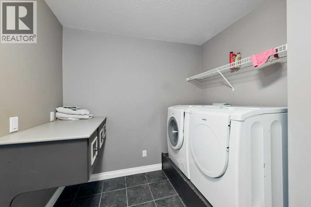 6 Royal Birkdale Court NW, Calgary, Alberta  T3G 5R5 - Photo 10 - A2291181