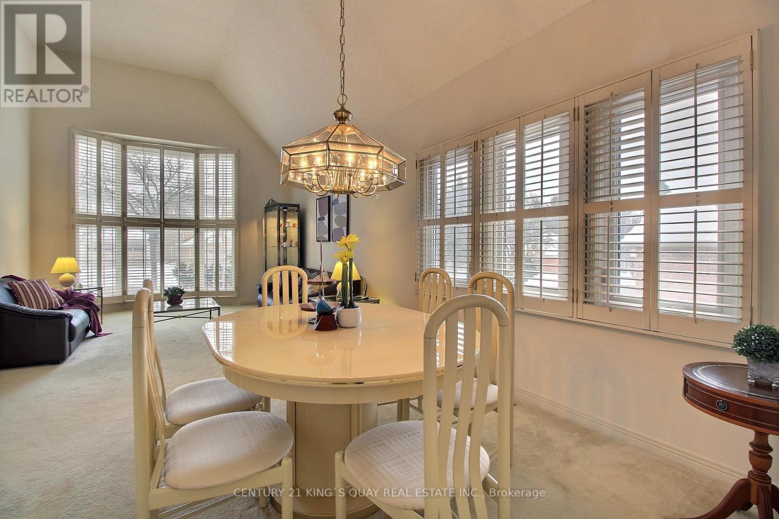 122 Longwater Chase, Markham, Ontario  L3R 6C4 - Photo 8 - N12898978