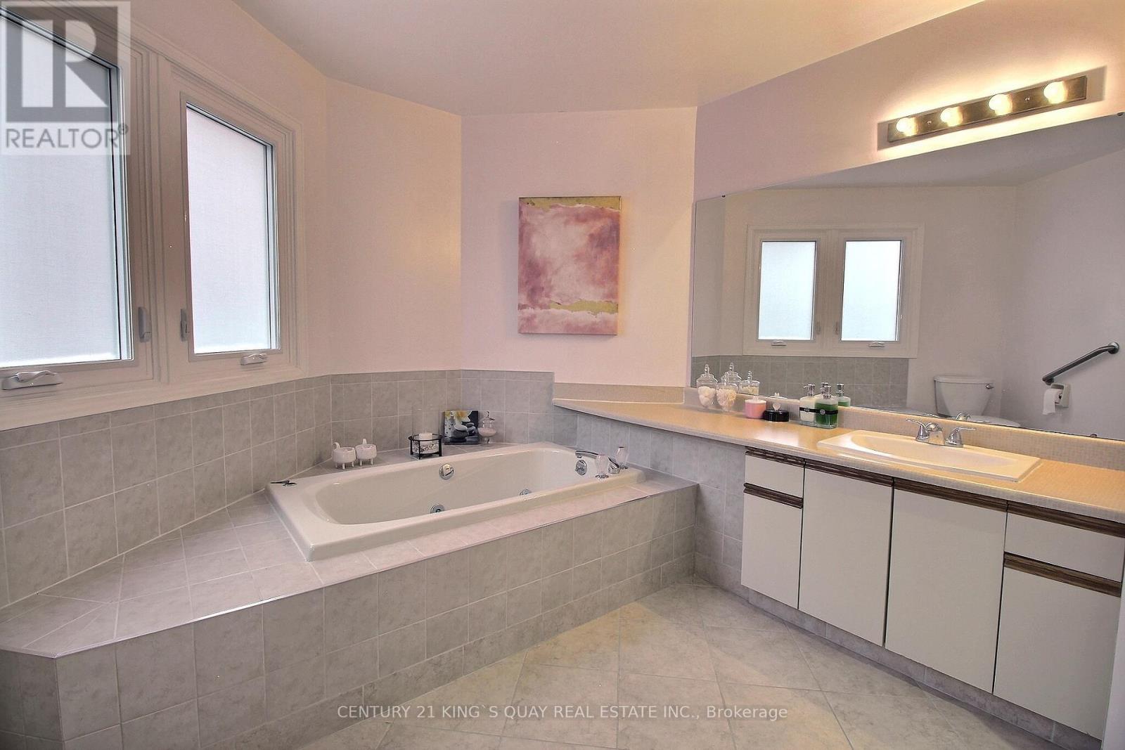 122 Longwater Chase, Markham, Ontario  L3R 6C4 - Photo 22 - N12898978