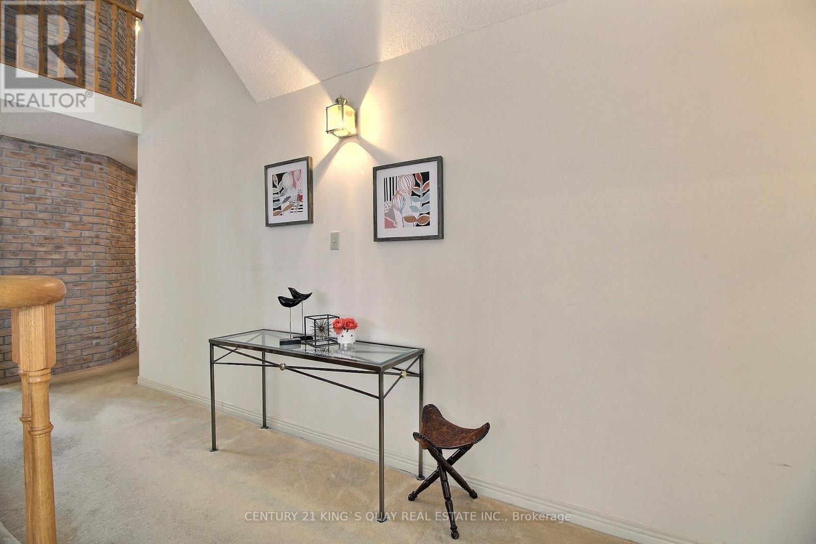 122 Longwater Chase, Markham, Ontario  L3R 6C4 - Photo 2 - N12898978