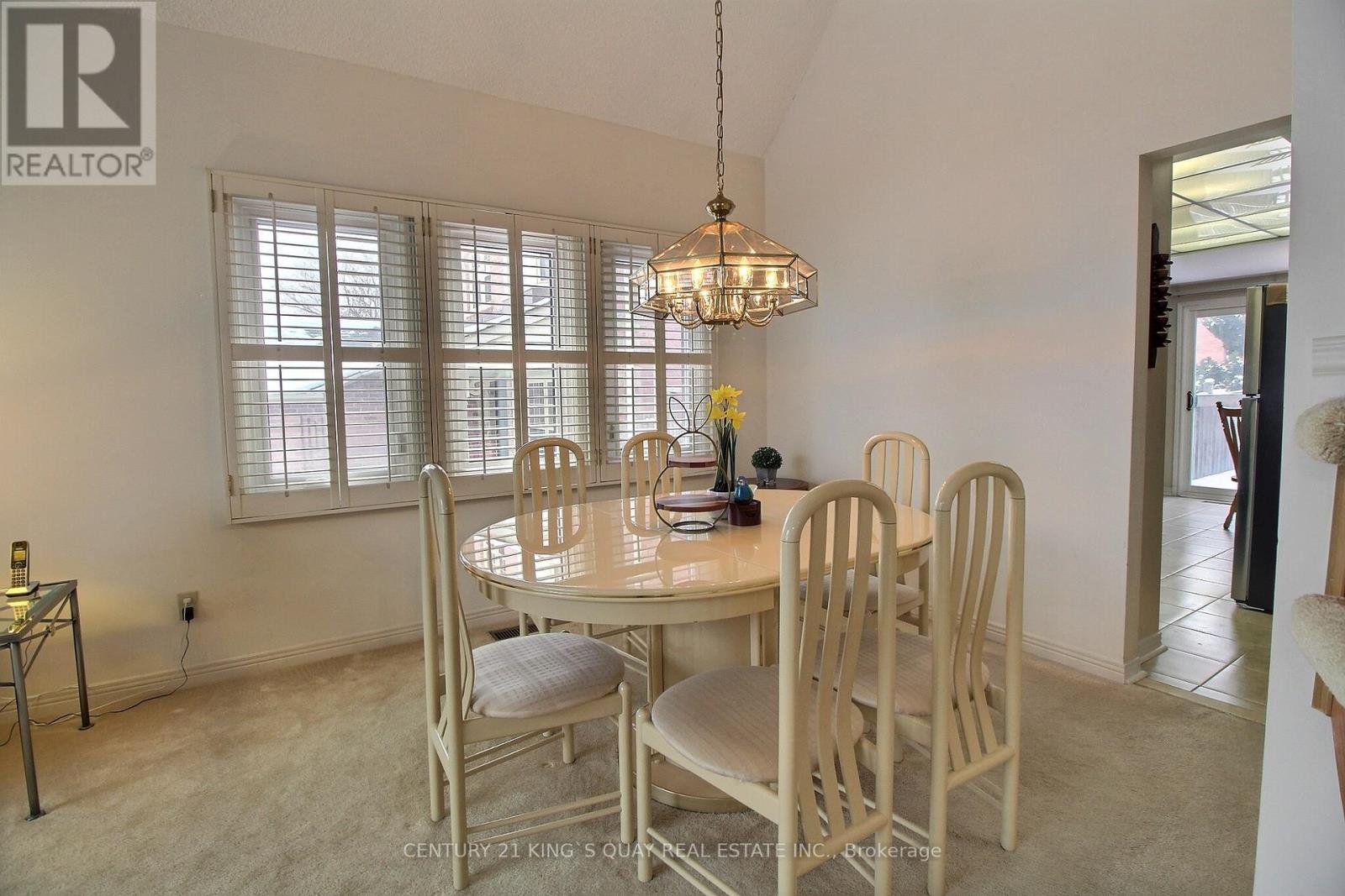 122 Longwater Chase, Markham, Ontario  L3R 6C4 - Photo 7 - N12898978