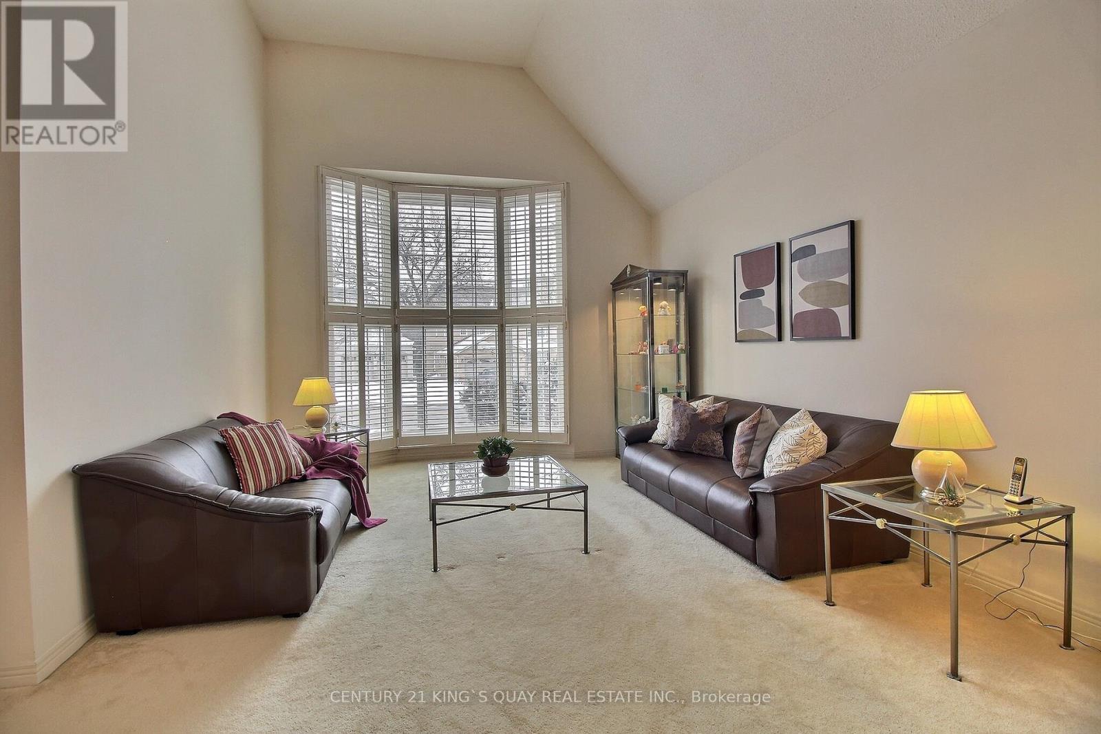 122 Longwater Chase, Markham, Ontario  L3R 6C4 - Photo 5 - N12898978