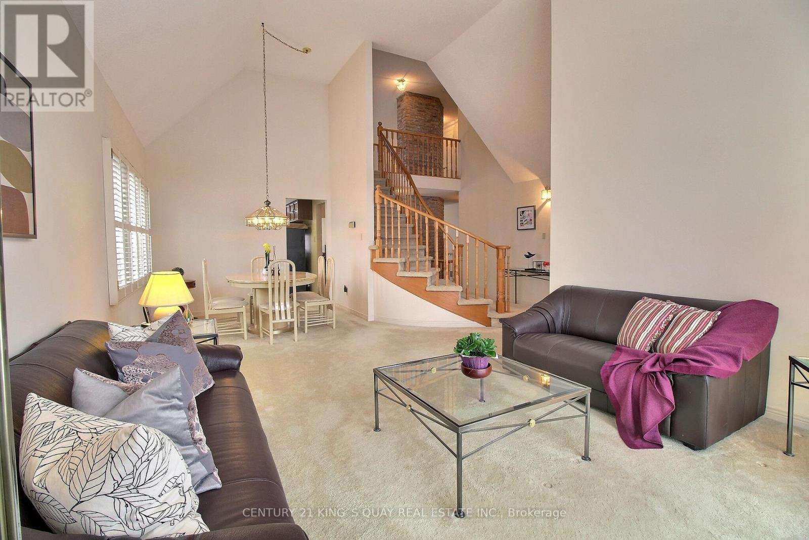 122 Longwater Chase, Markham, Ontario  L3R 6C4 - Photo 6 - N12898978