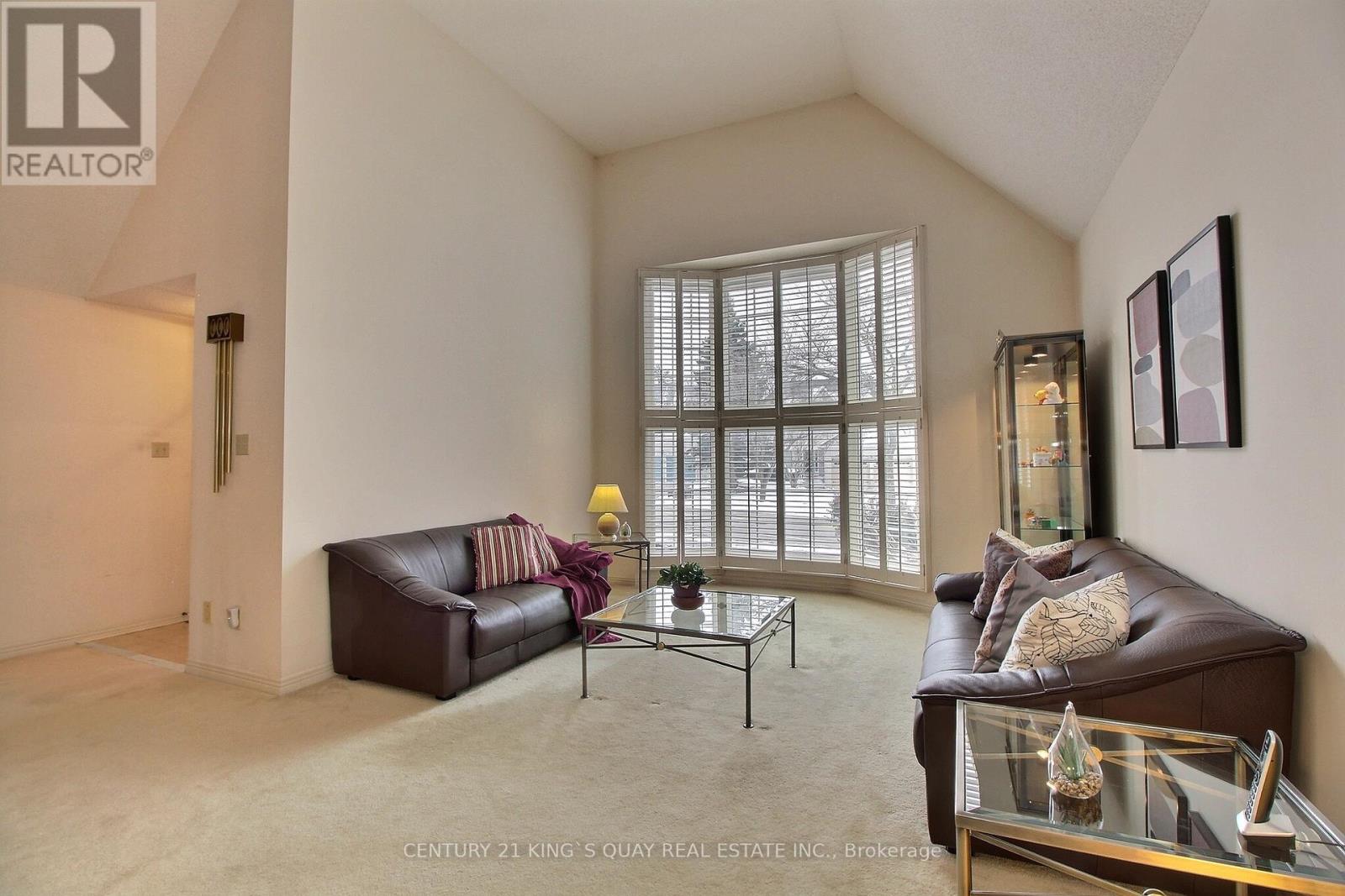 122 Longwater Chase, Markham, Ontario  L3R 6C4 - Photo 4 - N12898978