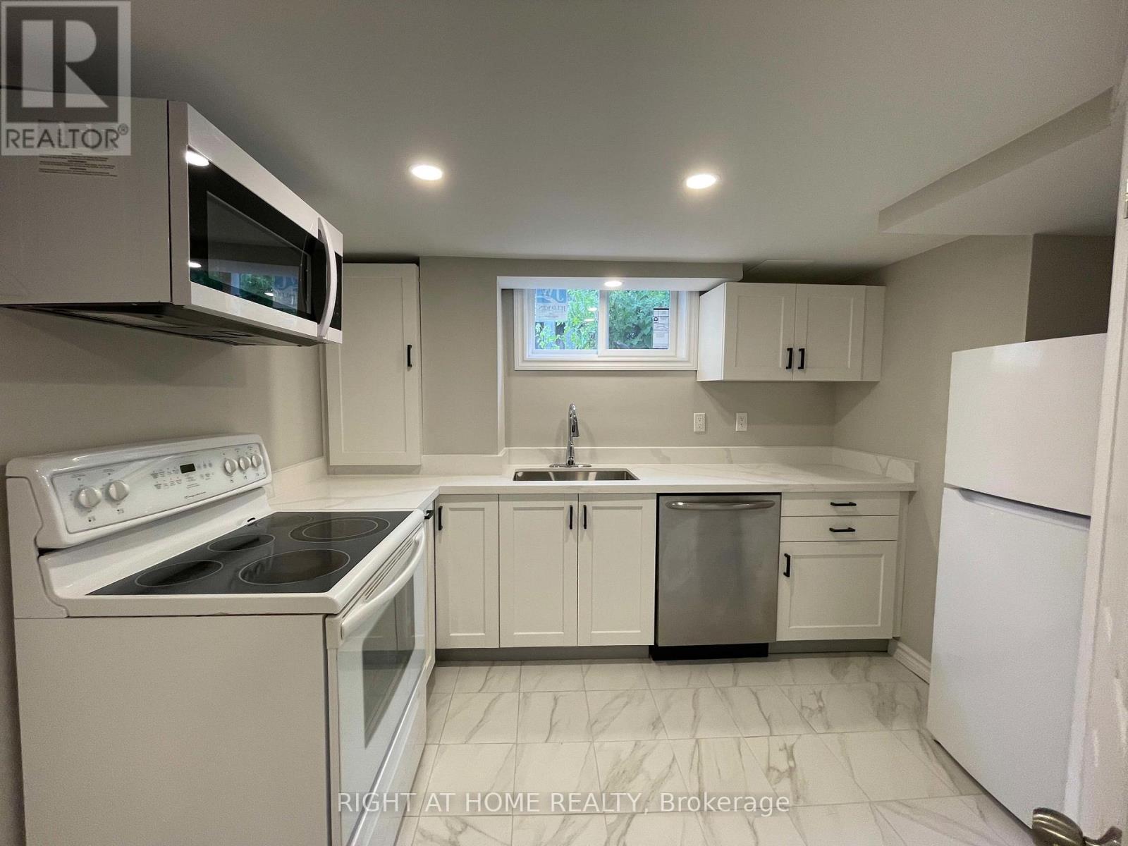 Lower - 8 Regency Street, Hamilton, Ontario  L8T 4V3 - Photo 9 - X12634948