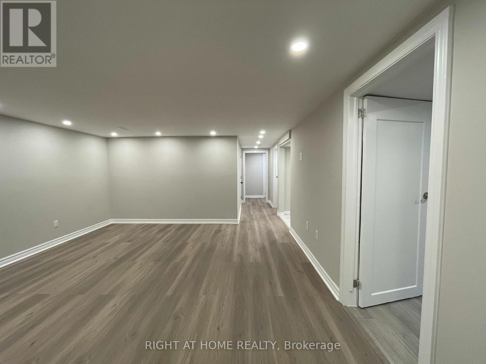 LOWER - 8 REGENCY STREET, Hamilton, Ontario