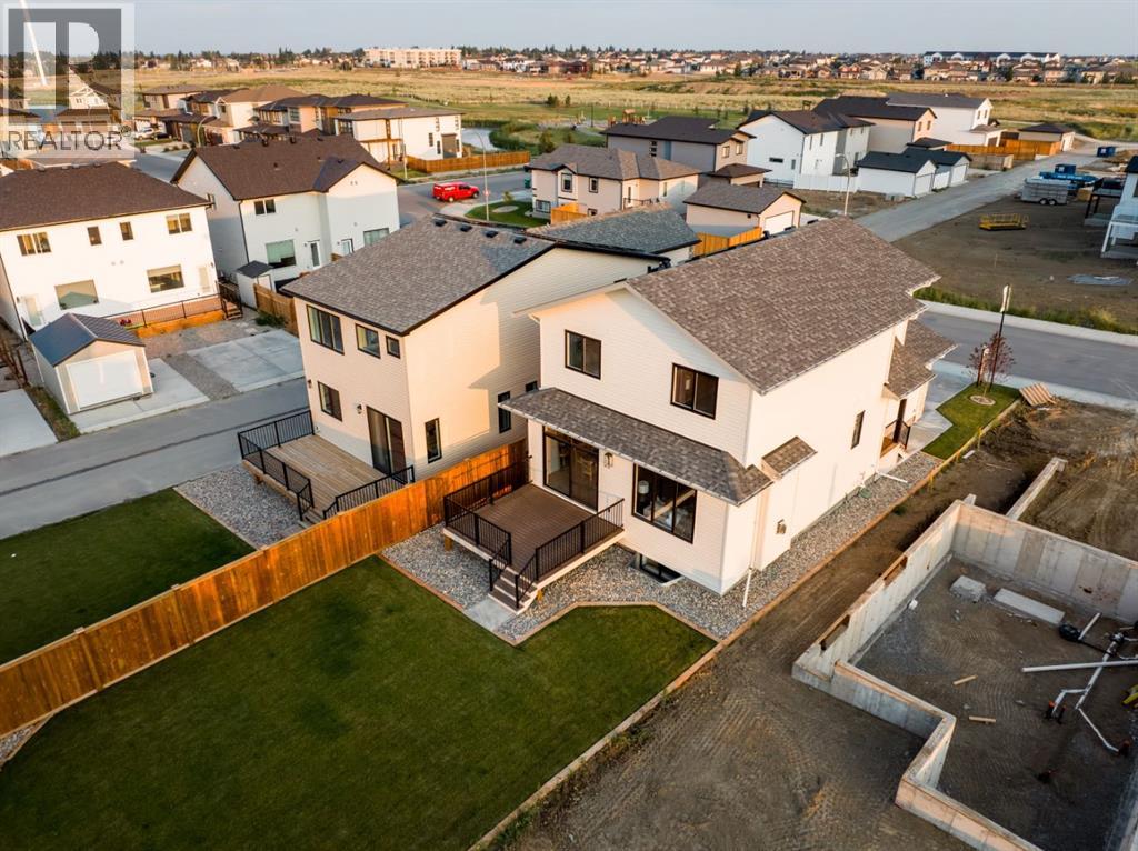 706 Violet Place W, Lethbridge, Alberta  T1J 5V1 - Photo 2 - A2294483