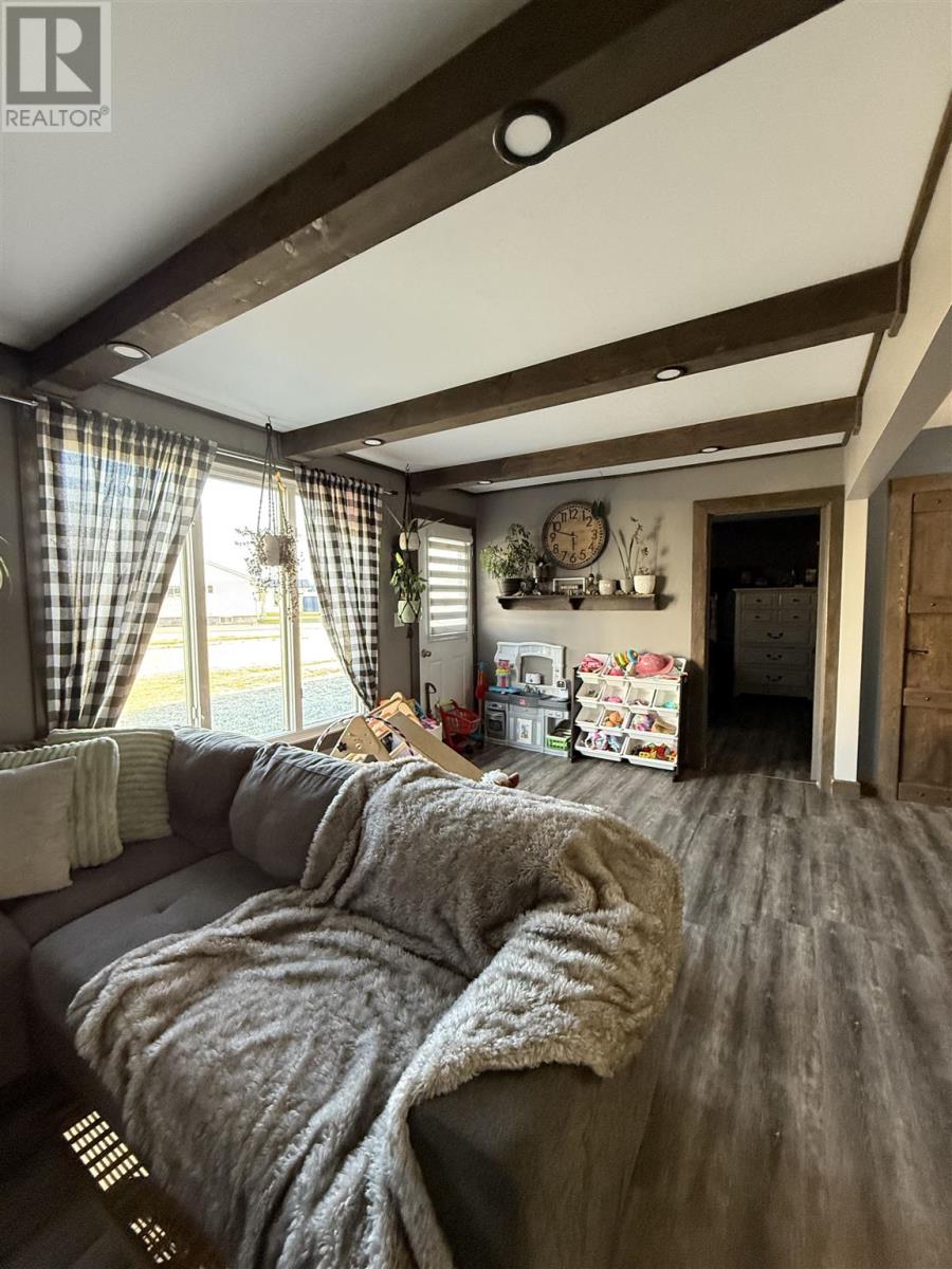 215 Des Sapins, Dubreuilville, Ontario  P0S 1B0 - Photo 16 - SM253086