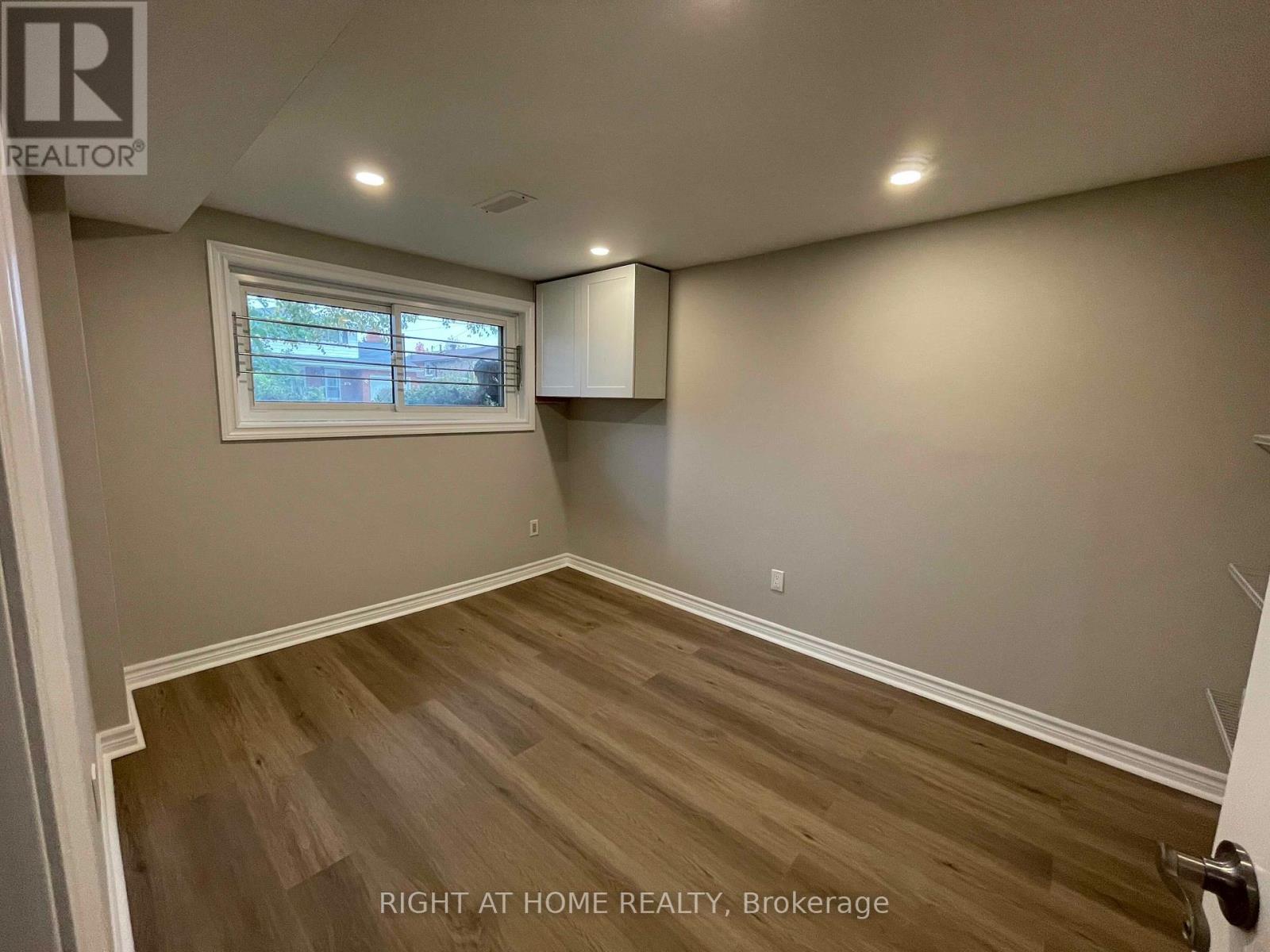 Lower - 8 Regency Street, Hamilton, Ontario  L8T 4V3 - Photo 3 - X12634948