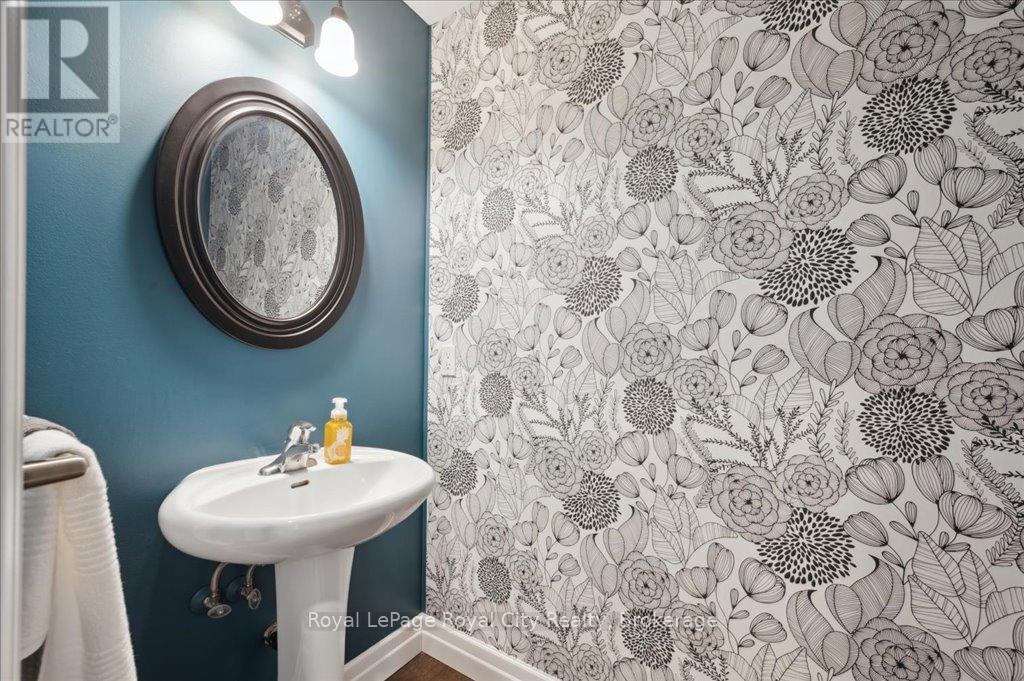 9 Kortright Road E, Guelph (Kortright East), Ontario  N1G 4C8 - Photo 15 - X12900068