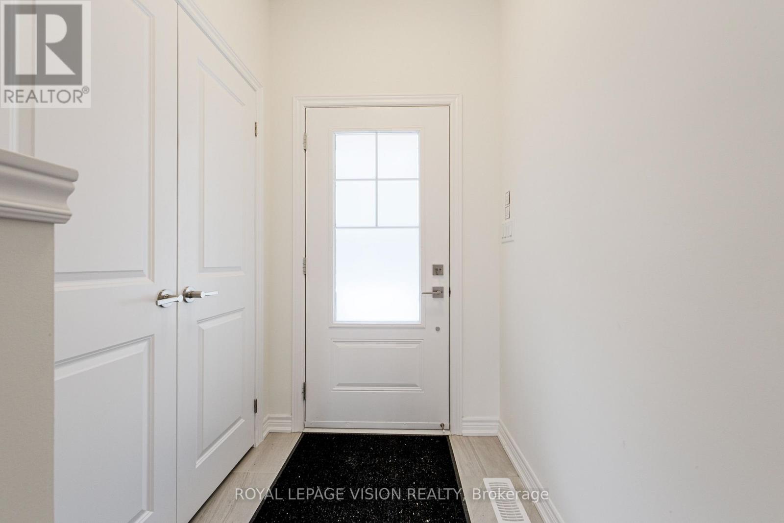 51 Folcroft Street, Brampton (Credit Valley), Ontario  L6Y 0B6 - Photo 8 - W12865860