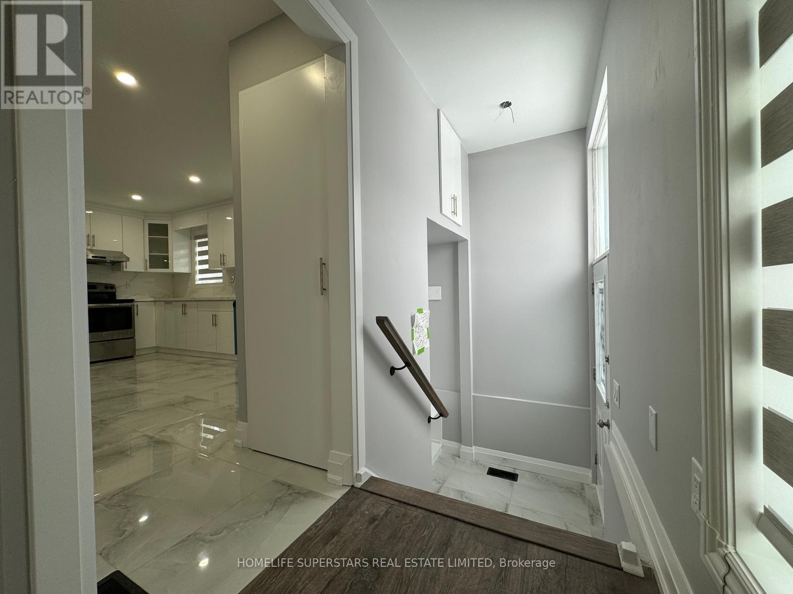 47 Jade Crescent N, Brampton, Ontario  L6S 3G9 - Photo 4 - W12875926