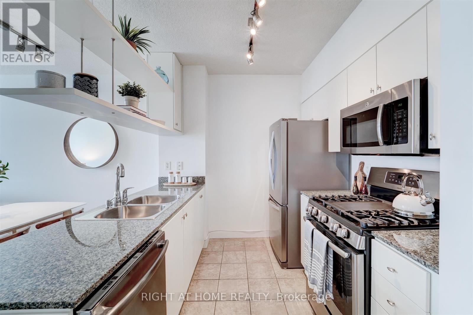 2001 - 10 Navy Wharf Court, Toronto (Waterfront Communities), Ontario  M5V 3V2 - Photo 18 - C12900008