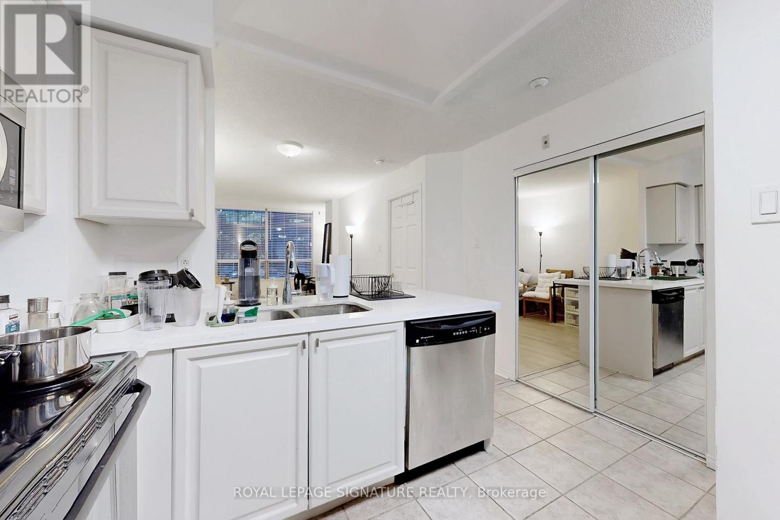 205 - 300 Balliol Street, Toronto (Mount Pleasant West), Ontario  M4W 3G6 - Photo 23 - C12900046