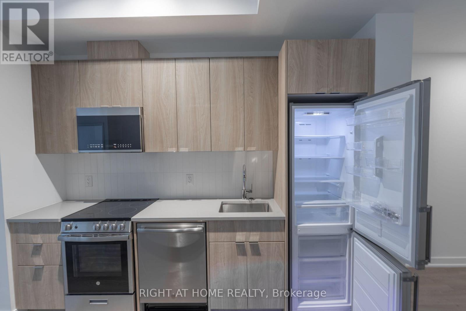 402 - 1660 Bloor Street W, Toronto, Ontario  M6P 0C6 - Photo 18 - W12891630