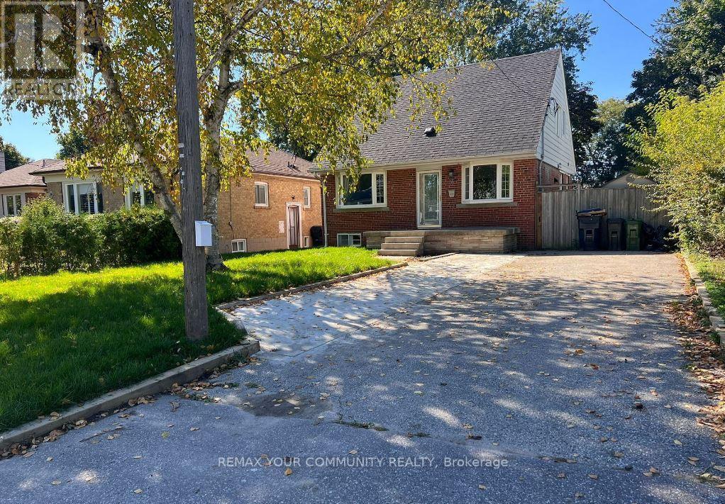 16 ROBERTSFIELD CRESCENT, Toronto, Ontario