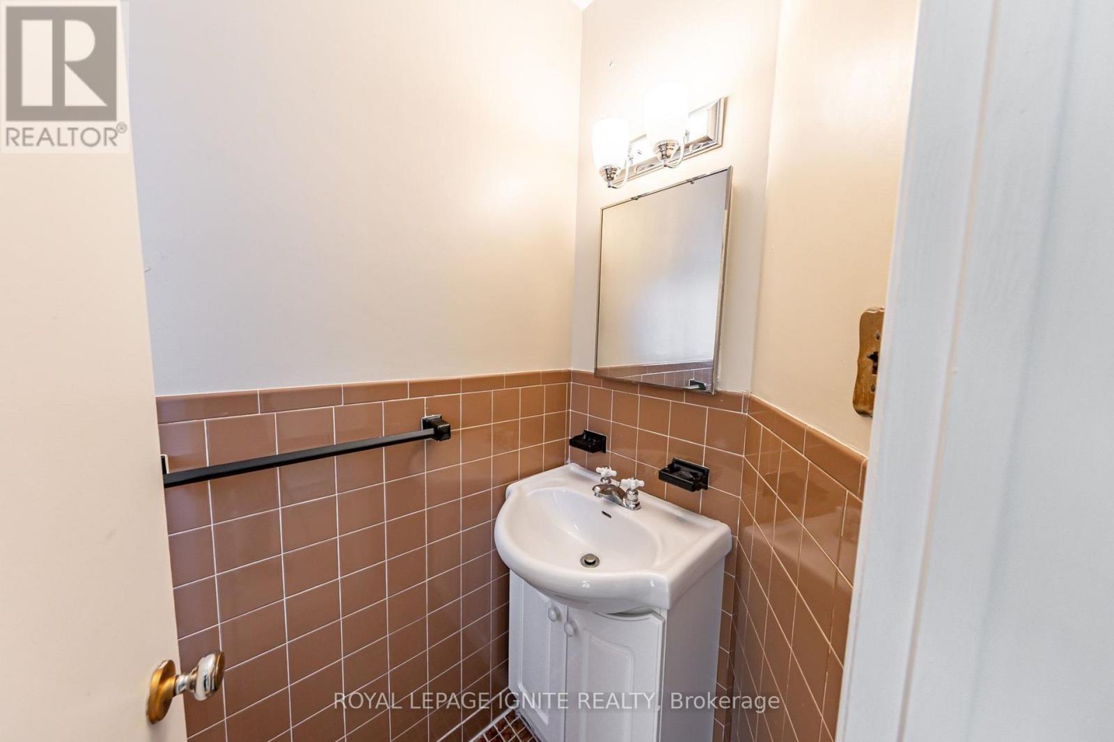 Bsmt - 83 Deep Dene Drive, Toronto (Highland Creek), Ontario  M1C 1L9 - Photo 3 - E12900070