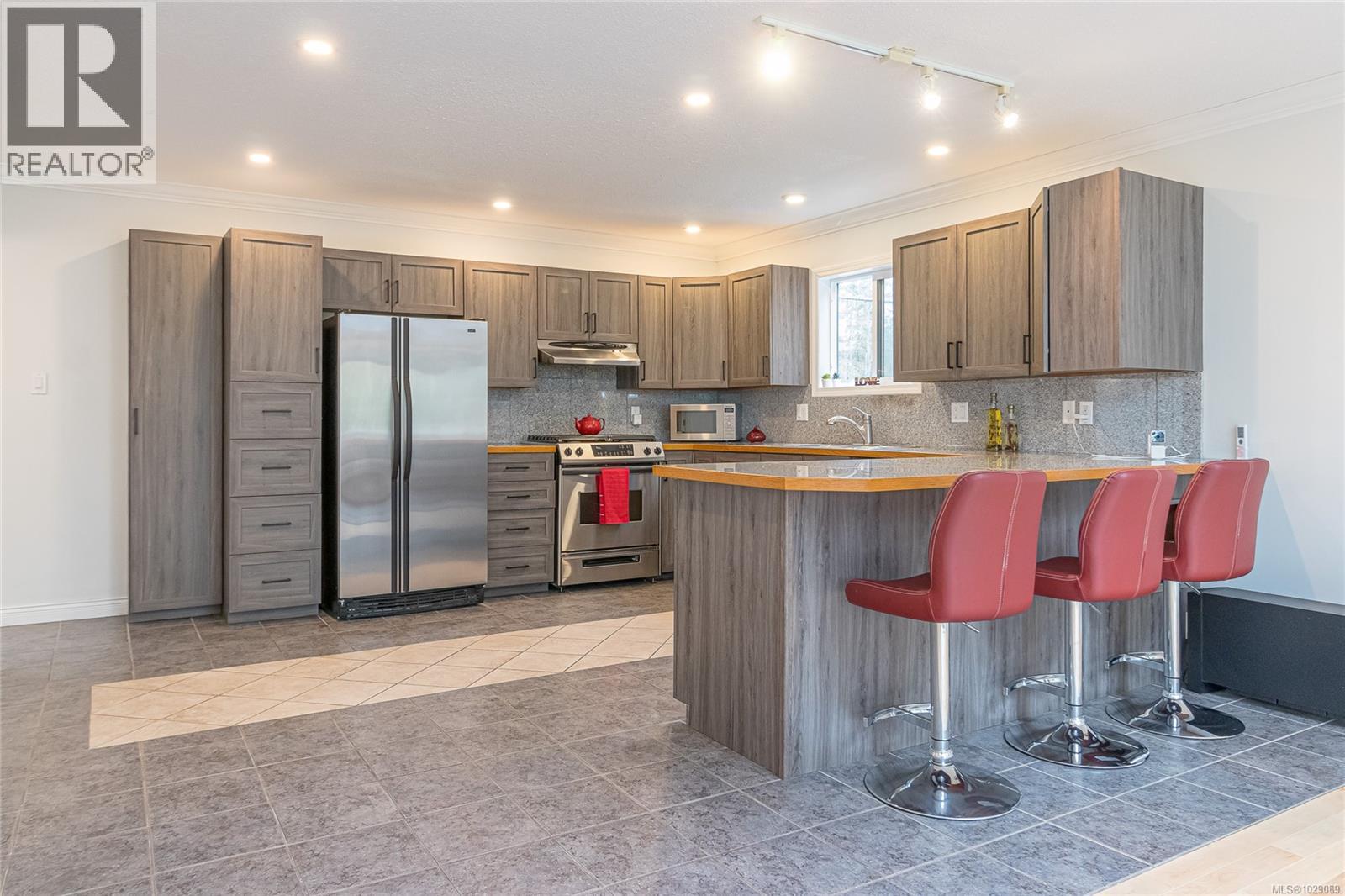 1023 Harlequin Rd, Qualicum Beach, British Columbia  V9K 1E2 - Photo 6 - 1029089