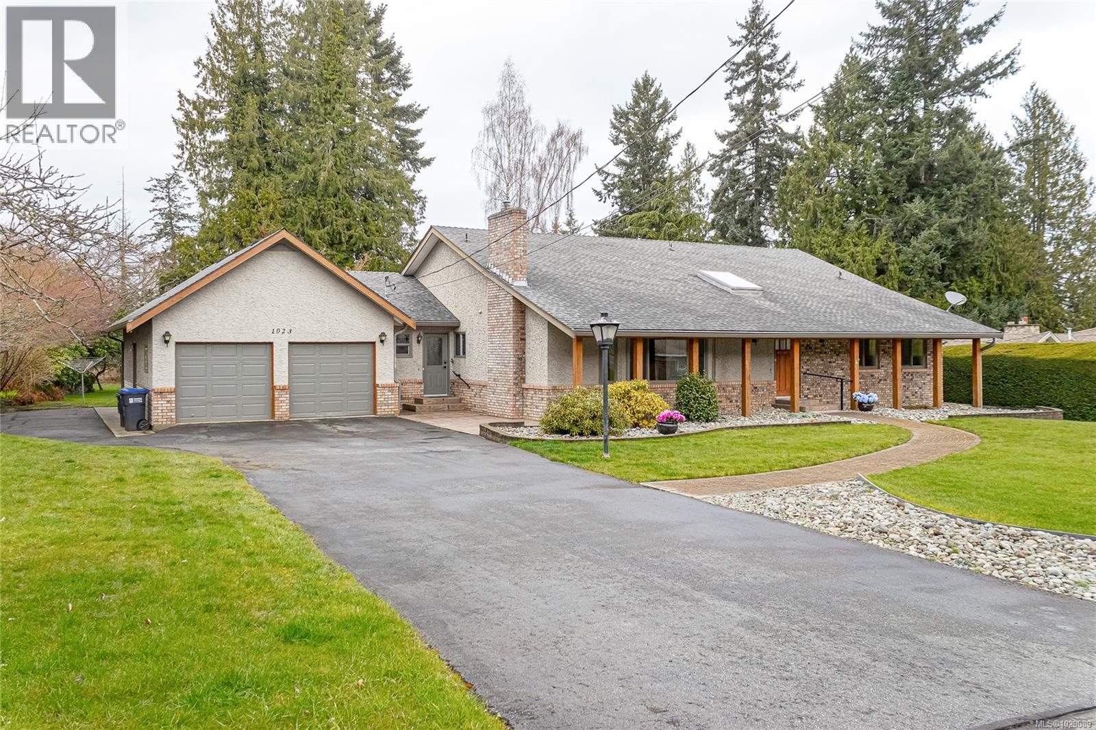 1023 Harlequin Rd, Qualicum Beach, British Columbia  V9K 1E2 - Photo 2 - 1029089