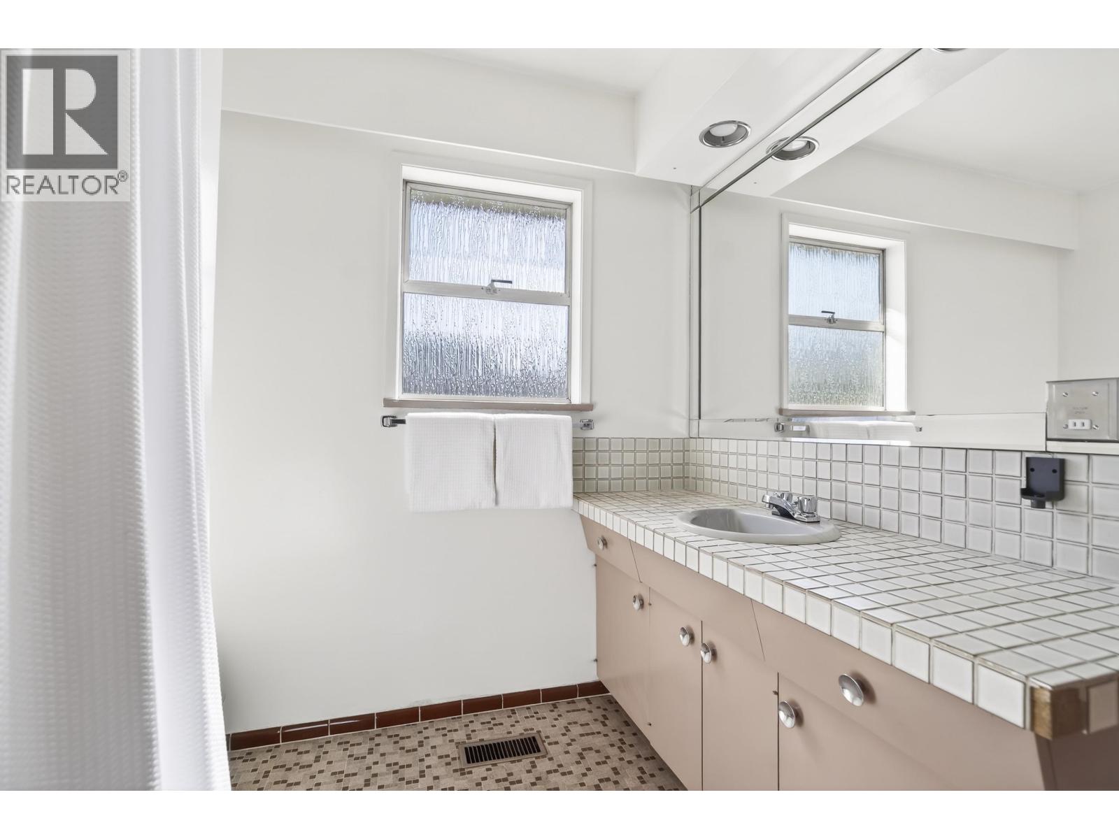 3180 E 3rd Avenue, Vancouver, British Columbia  V5M 1J2 - Photo 19 - R3101014