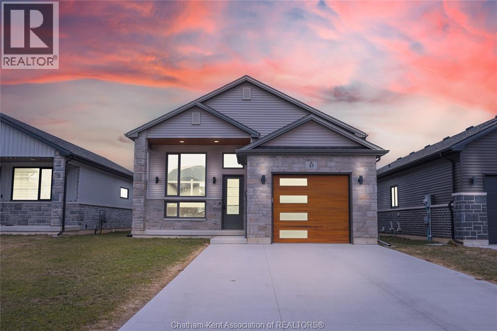 37 Baffin Way, Chatham, Ontario  N7L 0C4 - Photo 2 - 26005602