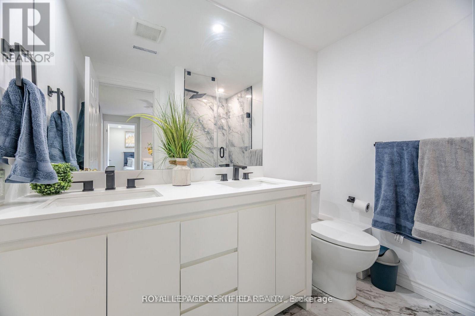 22 Highview Trail, Brampton, Ontario  L6S 1P5 - Photo 9 - W12858250