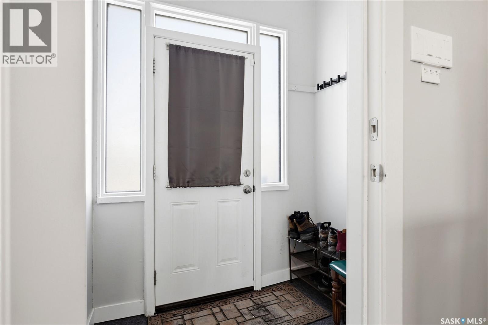 3809 Victoria Avenue, Regina, Saskatchewan  S4T 1M6 - Photo 3 - SK030660