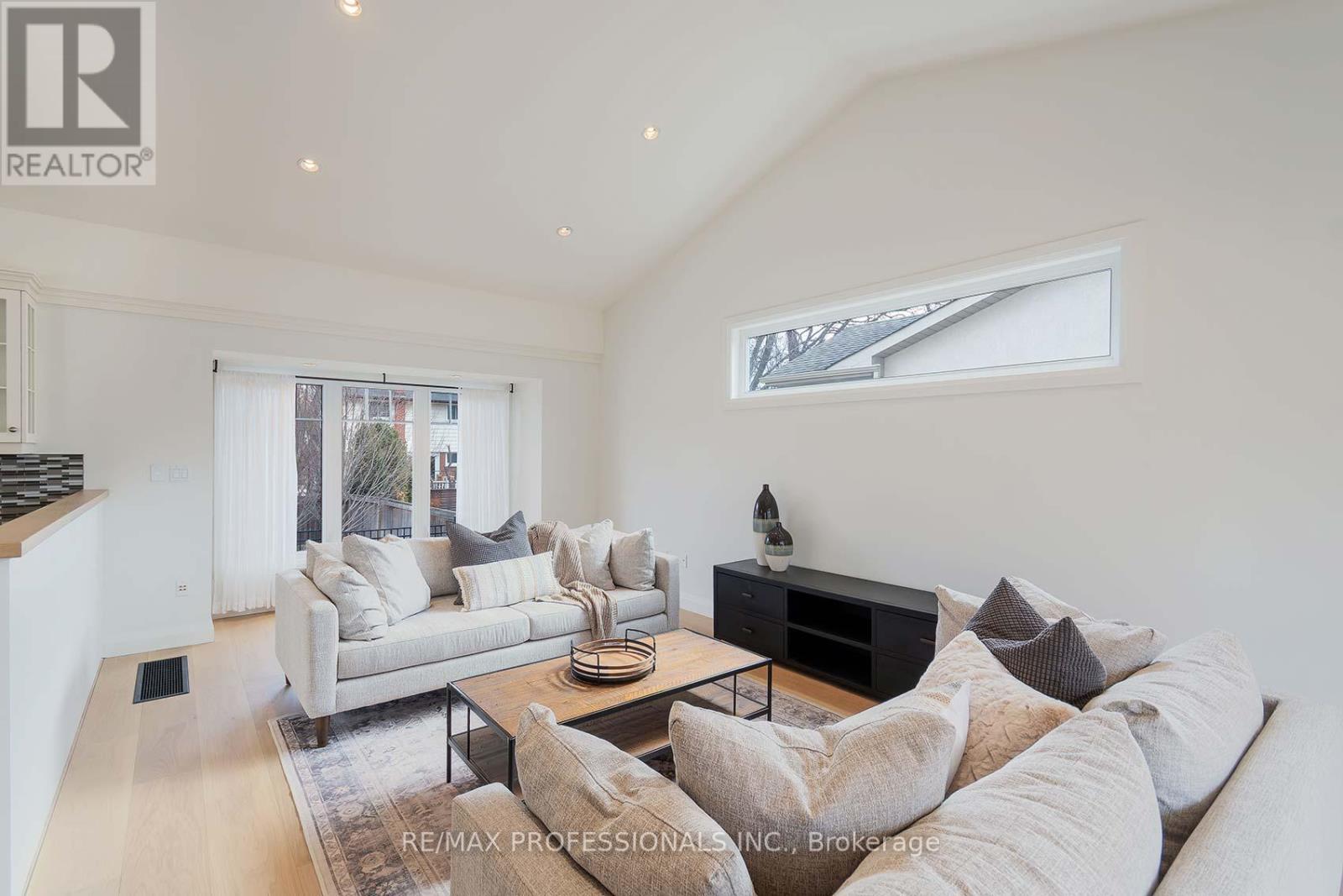 321 Wendy Lane, Oakville, Ontario  L6L 4P9 - Photo 15 - W12899956