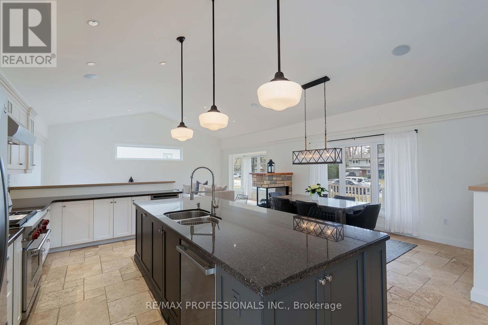 321 Wendy Lane, Oakville, Ontario  L6L 4P9 - Photo 9 - W12899956