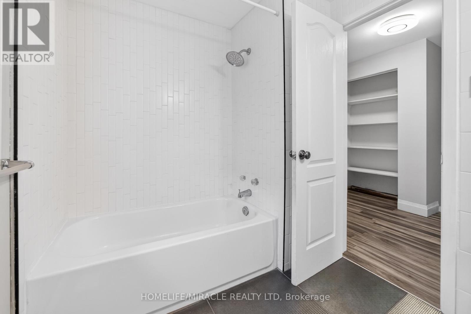 81 Watson Crescent, Brampton (Brampton East), Ontario  L6W 1E5 - Photo 38 - W12900060