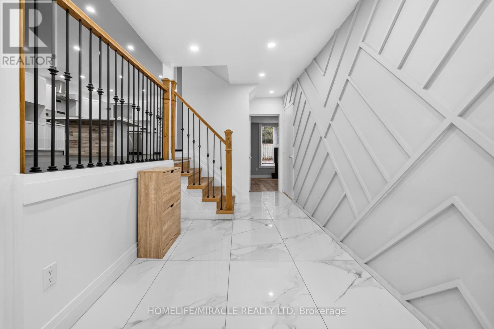 81 Watson Crescent, Brampton (Brampton East), Ontario  L6W 1E5 - Photo 4 - W12900060