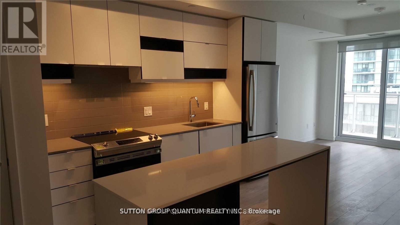 1011 - 4065 Confederation Parkway, Mississauga (City Centre), Ontario  L5B 4N1 - Photo 3 - W12900066