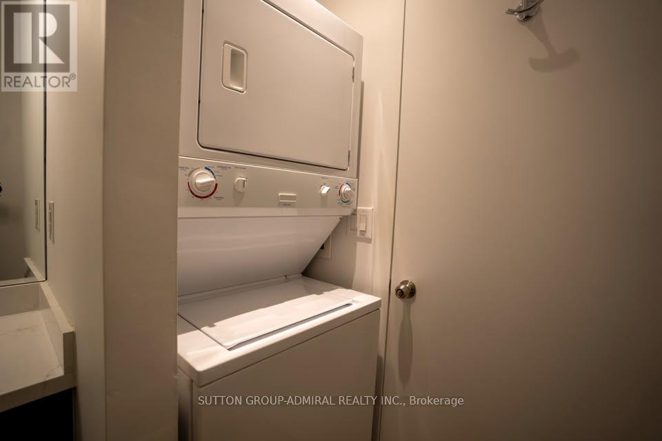 717 - 2 Fieldway Road, Toronto (Islington-City Centre West), Ontario  M8Z 0B9 - Photo 3 - W12900076