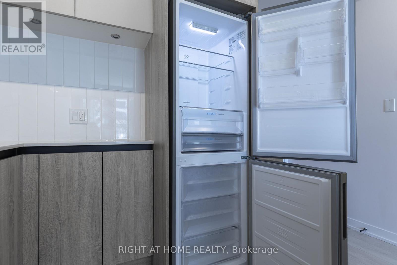 320 - 7950 Bathurst Street, Vaughan, Ontario L4J 0B8 - Photo 18 - N12877330