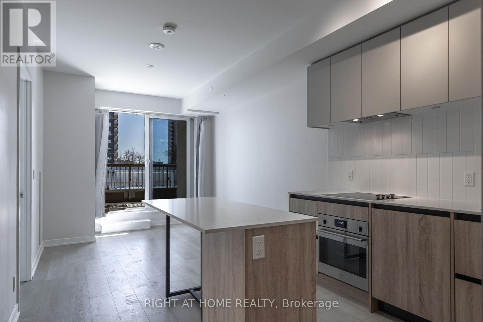 320 - 7950 Bathurst Street, Vaughan, Ontario L4J 0B8 - Photo 9 - N12877330