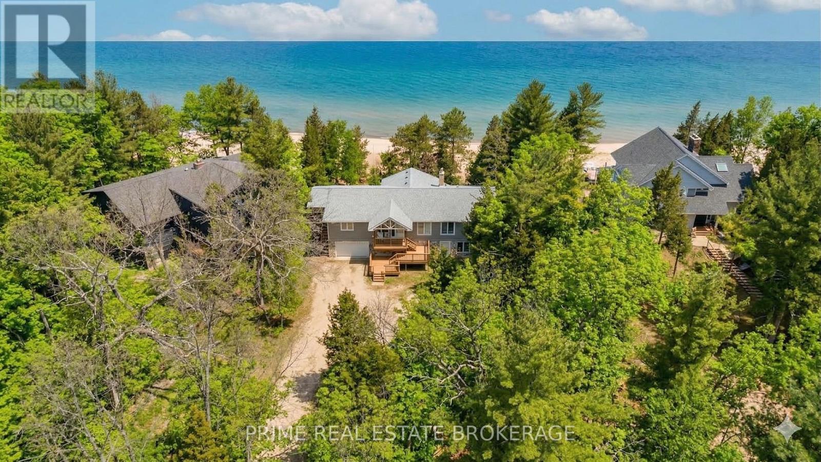 9856 Huron Place, Lambton Shores, Ontario  N0M 1T0 - Photo 1 - X12849344