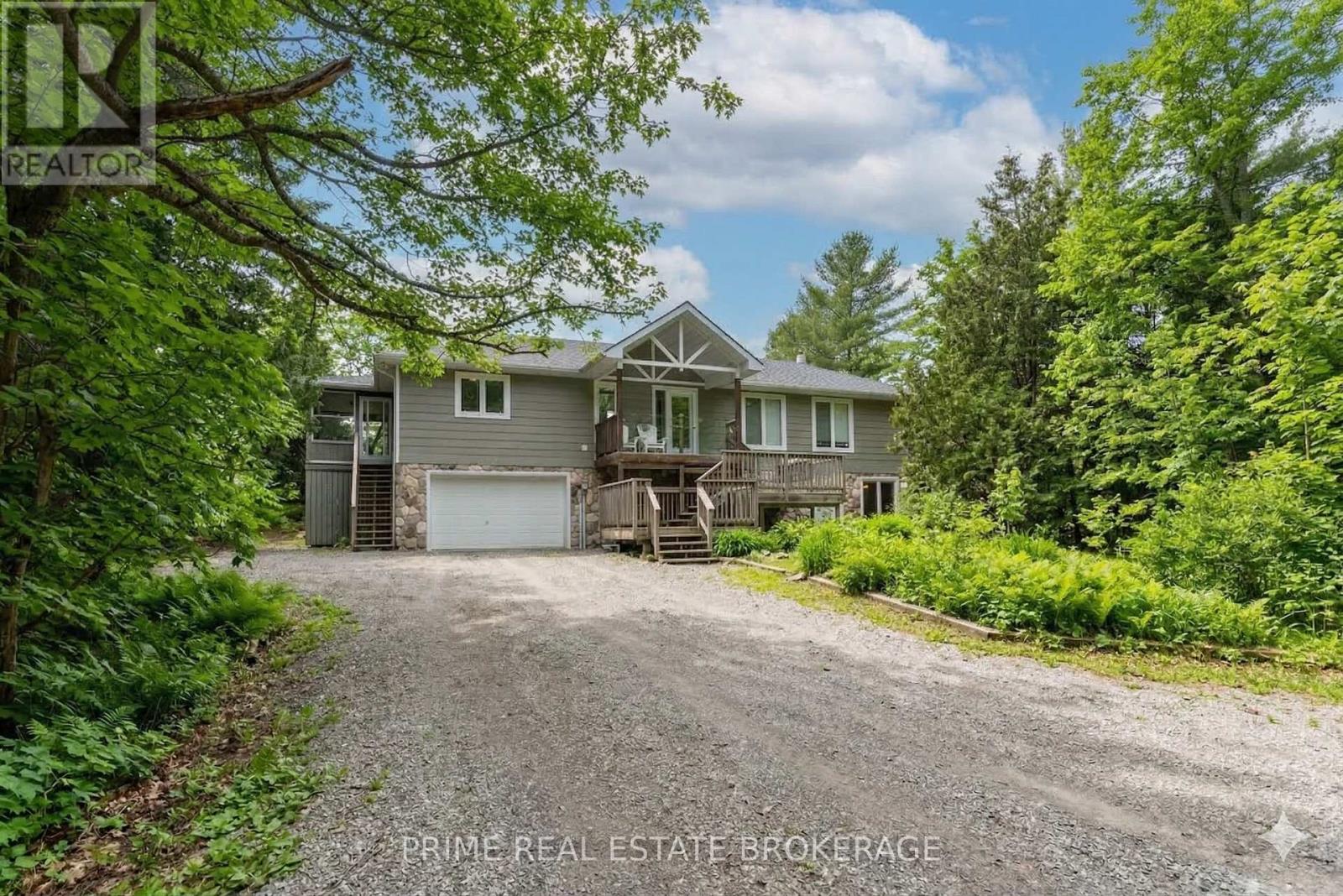 9856 Huron Place, Lambton Shores, Ontario  N0M 1T0 - Photo 5 - X12849344