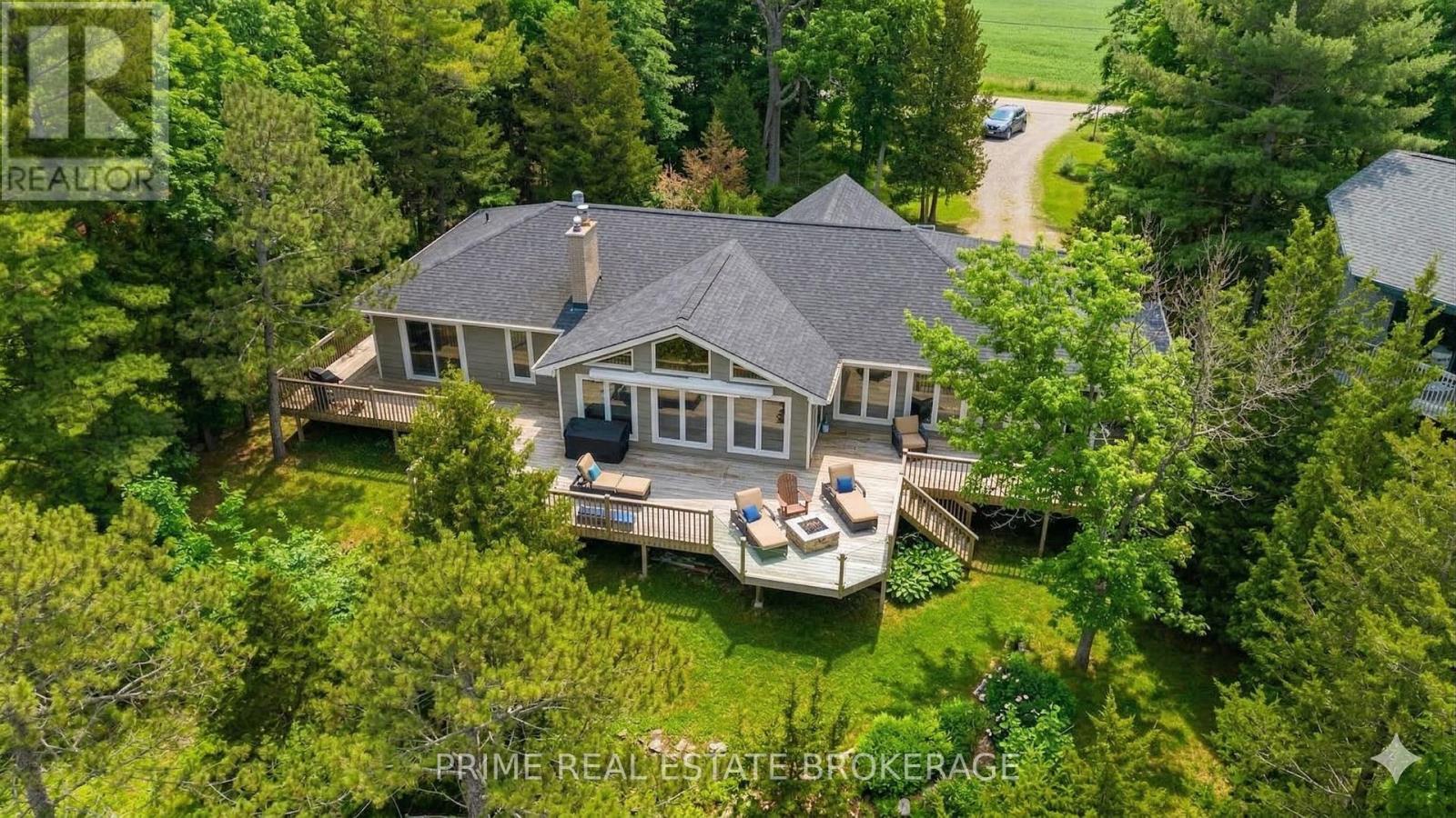 9856 Huron Place, Lambton Shores, Ontario  N0M 1T0 - Photo 2 - X12849344