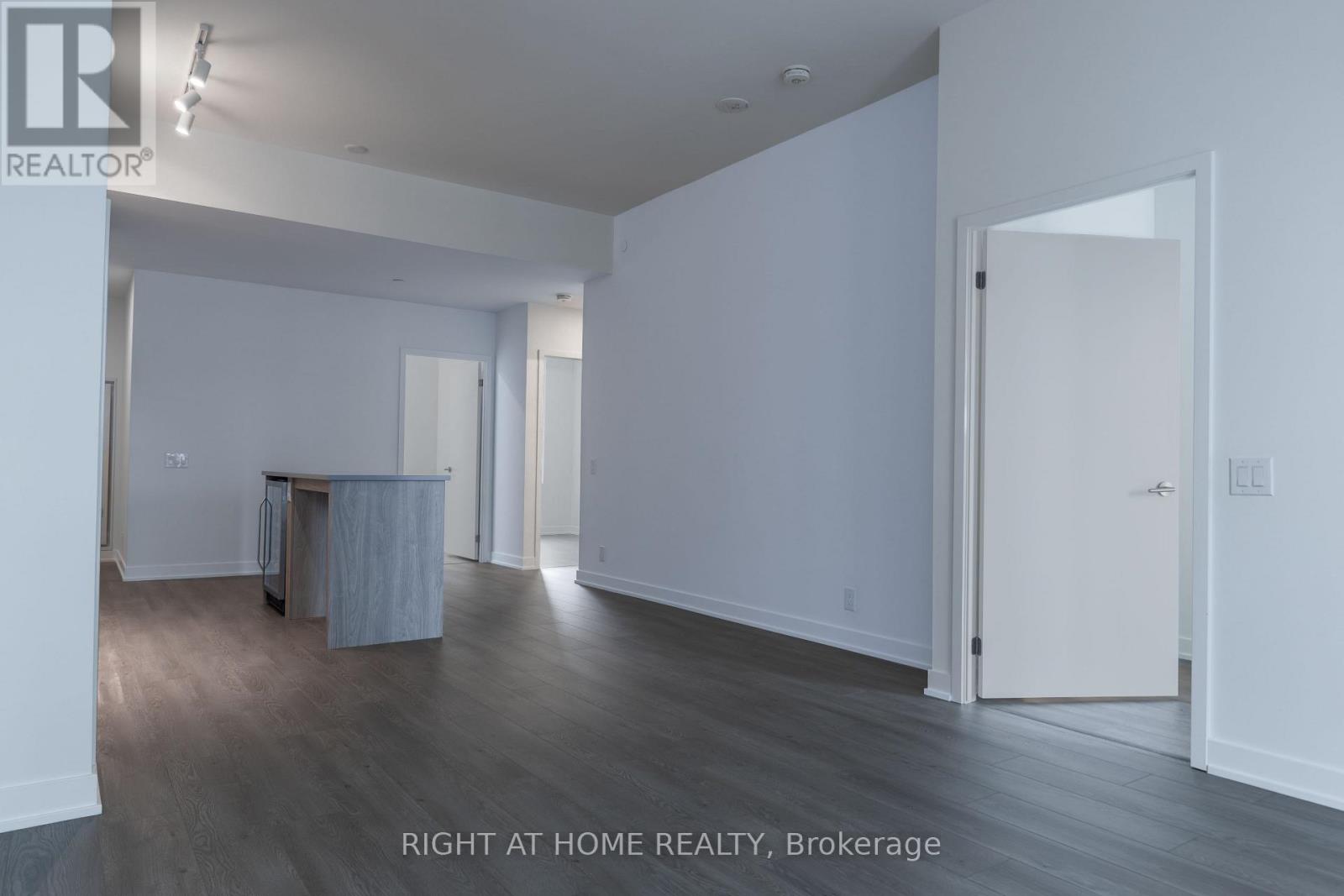 402 - 1660 Bloor Street W, Toronto, Ontario  M6P 0C6 - Photo 4 - W12891572