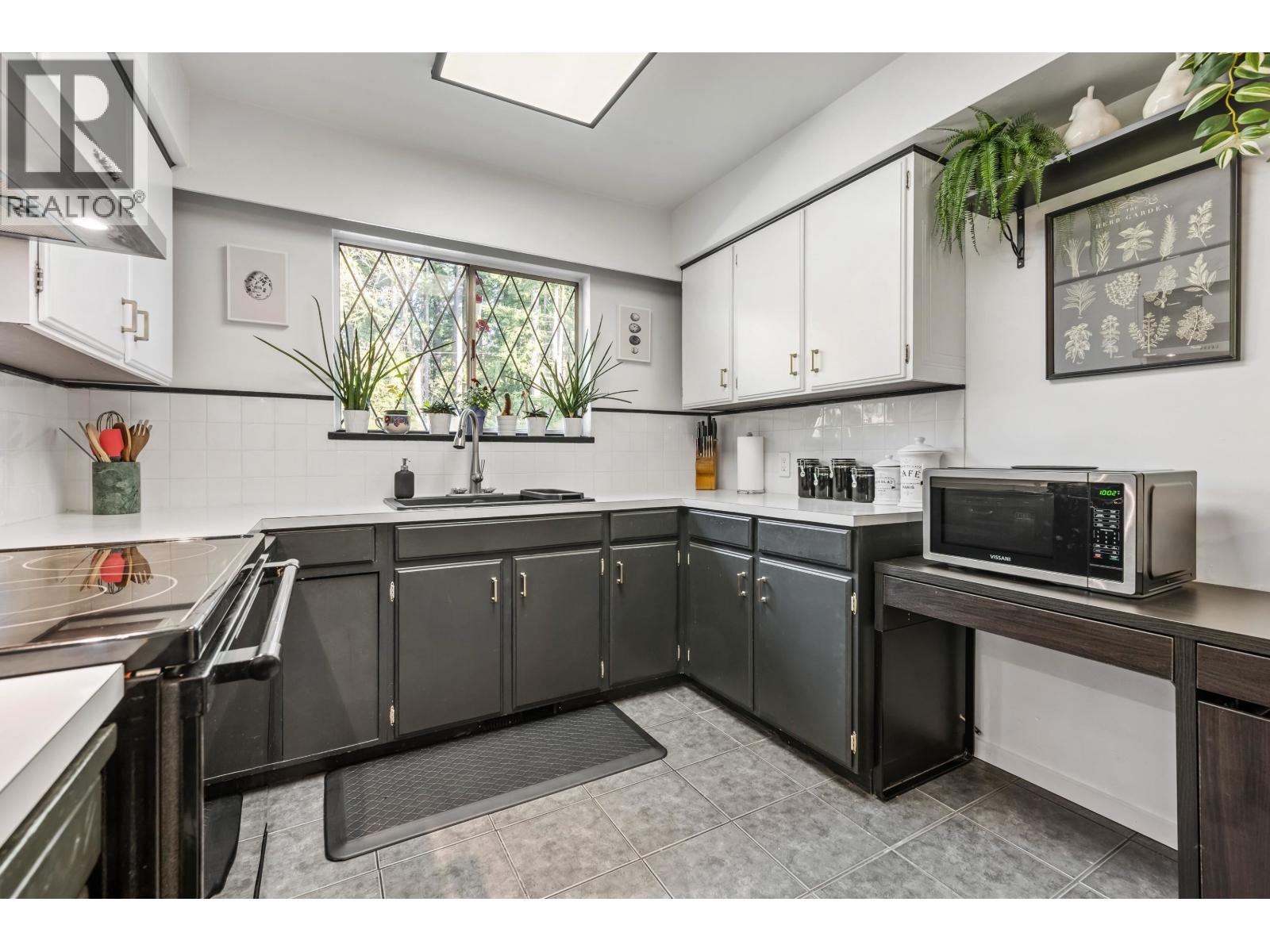 2560 Haversley Avenue, Coquitlam, British Columbia  V3J 1W5 - Photo 15 - R3089767