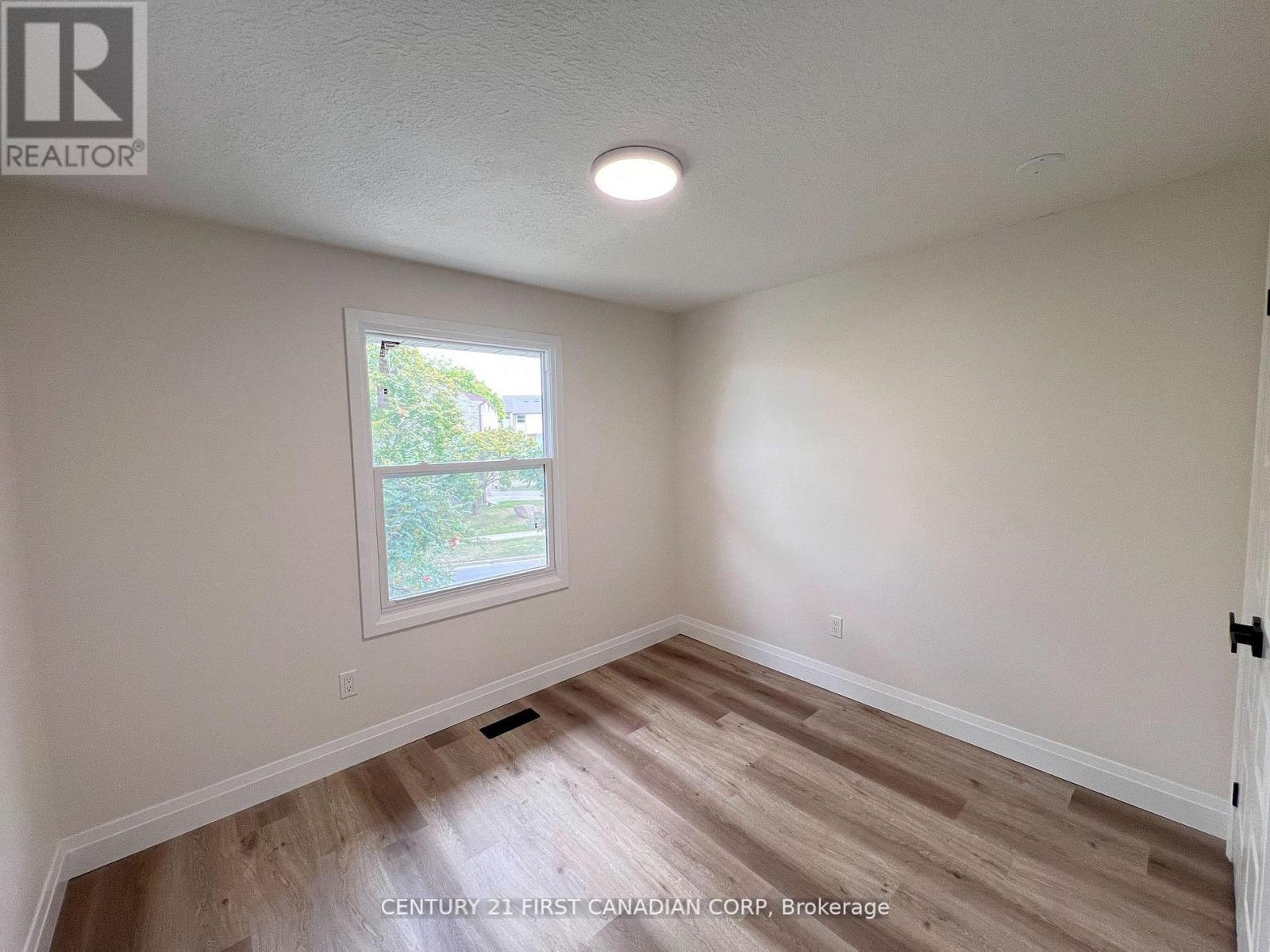 5 Chiddington Gate, London South (South R), Ontario  N6C 5K9 - Photo 17 - X12900172