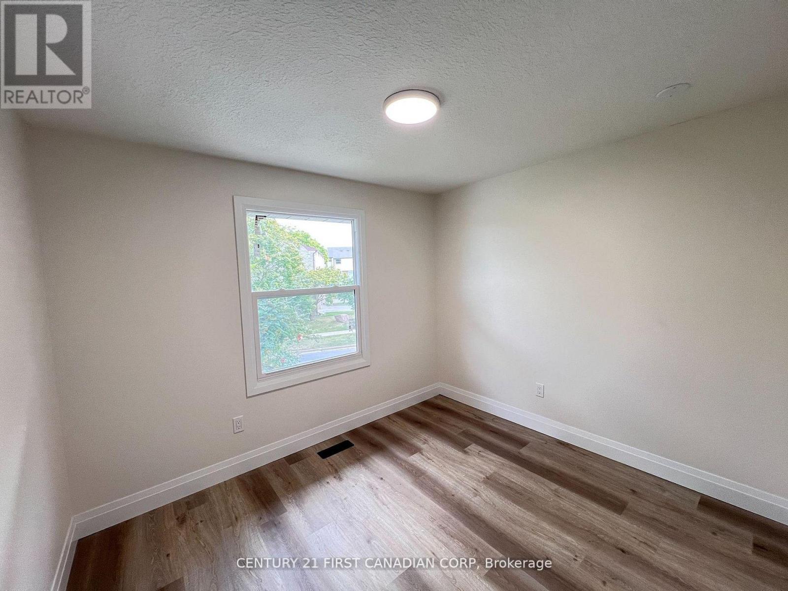 5 Chiddington Gate, London South (South R), Ontario  N6C 5K9 - Photo 18 - X12900172